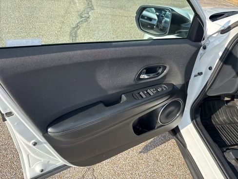 Used 2019 Honda HR-V EX image 12