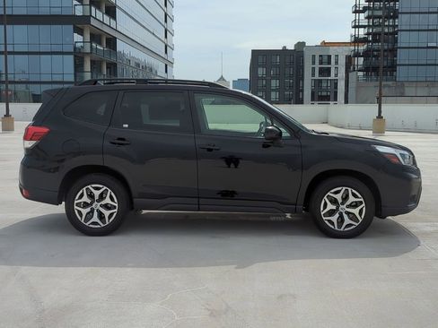 Used 2021 Subaru Forester Premium image 8