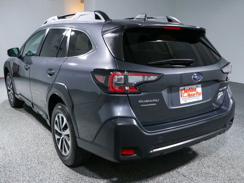Used 2023 Subaru Outback Premium AWD/4WD image 9