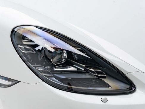 Used 2020 Porsche 718 Boxster Spyder RWD image 57