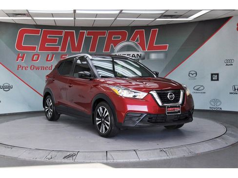 Certified 2020 Nissan Kicks SV image 1