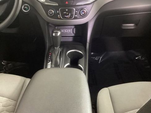 Used 2020 Chevrolet Equinox LS w/ LS Convenience Package image 19