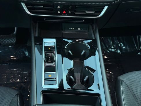 Used 2024 Volkswagen Atlas SE image 25