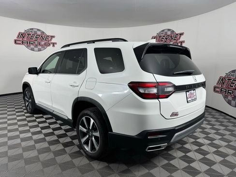 Used 2024 Honda Pilot Touring image 5