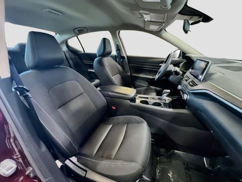 Used 2024 Nissan Altima 2.5 SV FWD image 25
