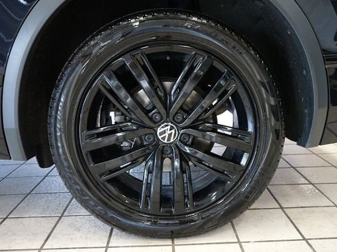 Used 2022 Volkswagen Tiguan SE R-Line AWD/4WD image 54