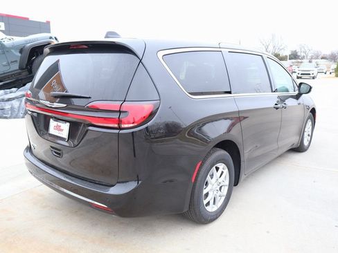 New 2026 Chrysler Pacifica Select FWD image 21