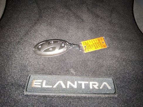 Used 2024 Hyundai Elantra SEL FWD image 29