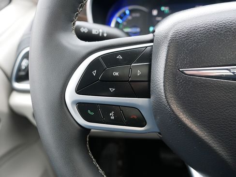 Used 2023 Chrysler Pacifica Limited image 31