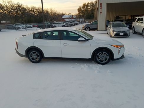 Used 2025 Kia K4 LXS image 7