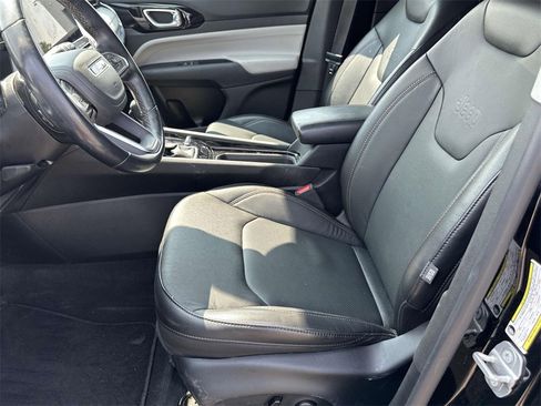 Certified 2022 Jeep Compass Limited image 18