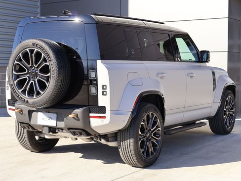 New 2026 Land Rover Defender 110 OCTA image 5