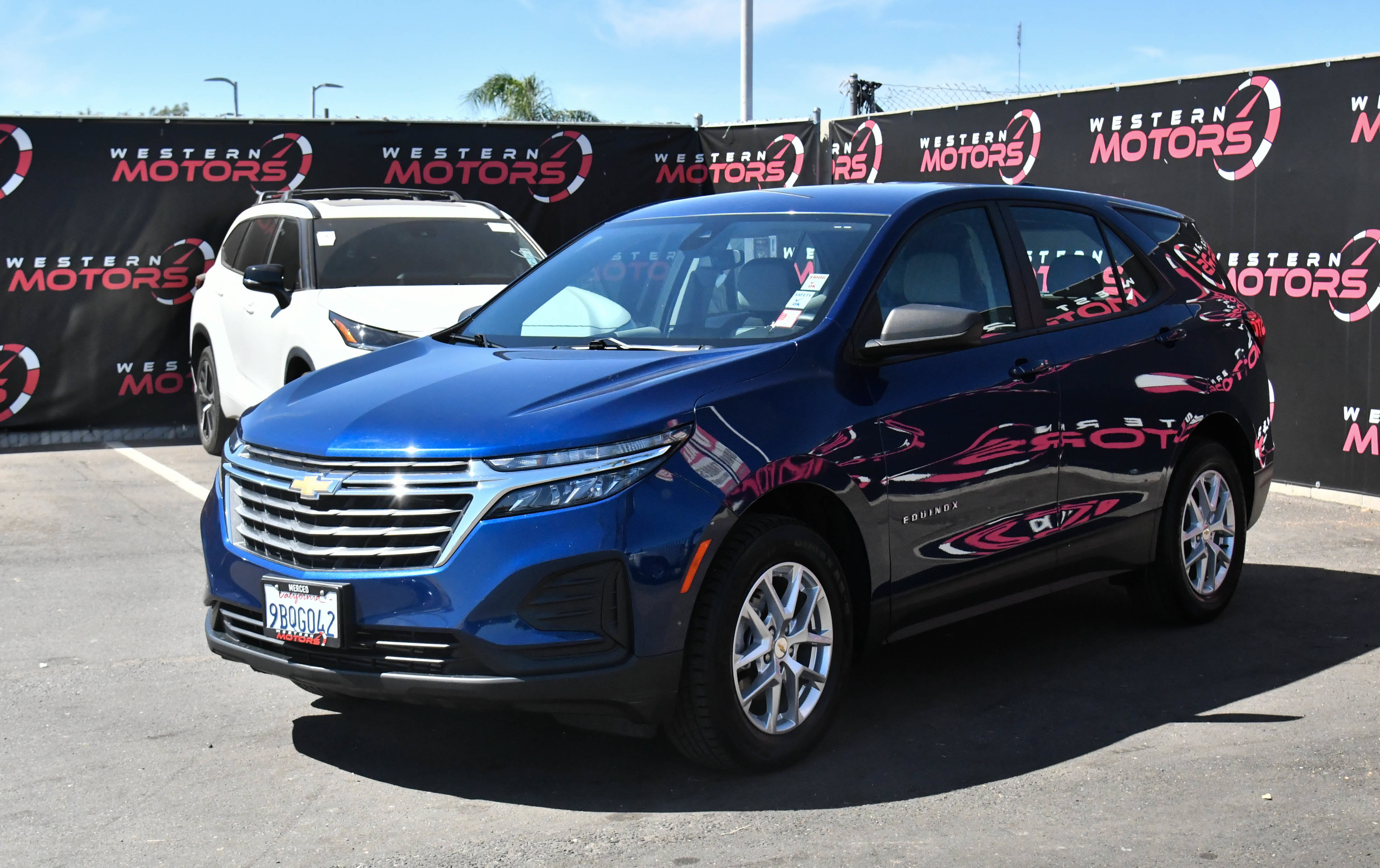 Used 2022 Chevrolet Equinox LS AWD/4WD image 3