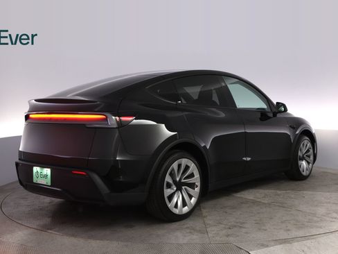 Used 2026 Tesla Model Y 2WD image 3