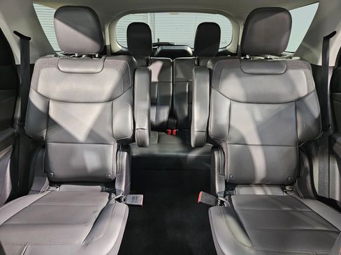 Used 2025 Ford Explorer Active w/ Active Comfort Package AWD/4WD image 13