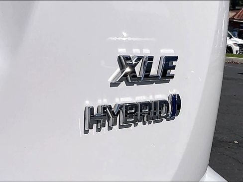 Certified 2017 Toyota RAV4 XLE w/ Carpet Mat Package image 9