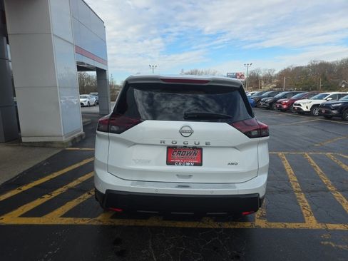 Certified 2026 Nissan Rogue SV w/ SV Premium Package image 4