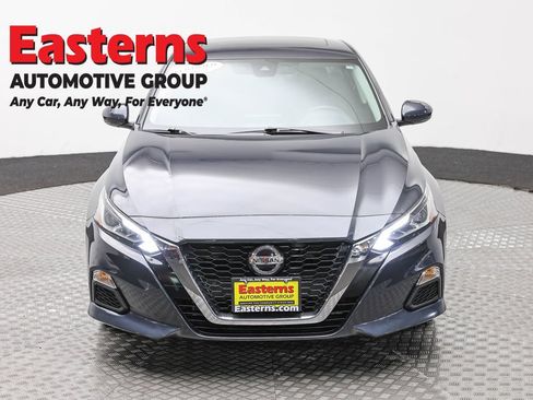 Used 2021 Nissan Altima 2.5 SV w/ SV Premium Package FWD image 2