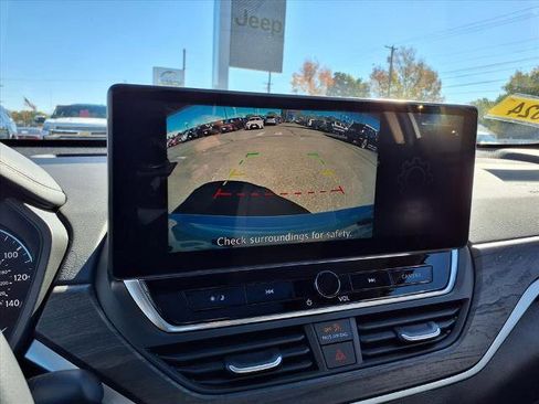 Certified 2024 Nissan Altima 2.5 SV w/ SV Premium Package image 11