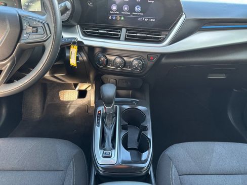 Used 2024 Chevrolet Trax LS w/ LS Convenience Package FWD image 20
