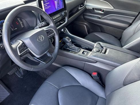 Used 2025 Toyota Grand Highlander FWD image 4