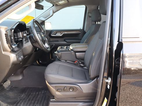 Used 2024 Chevrolet Silverado 1500 LT AWD/4WD image 7
