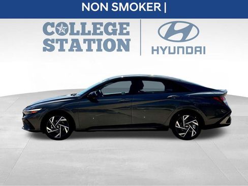 Used 2025 Hyundai Elantra Sport FWD image 4