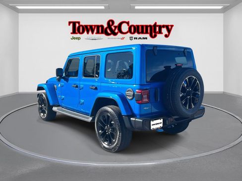 Certified 2023 Jeep Wrangler Unlimited Sahara w/ Cold Weather Group AWD/4WD image 8