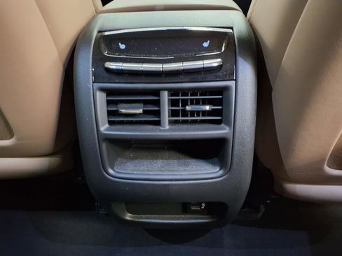 Used 2018 Cadillac XT5 Platinum w/ Driver Assist Package AWD/4WD image 15