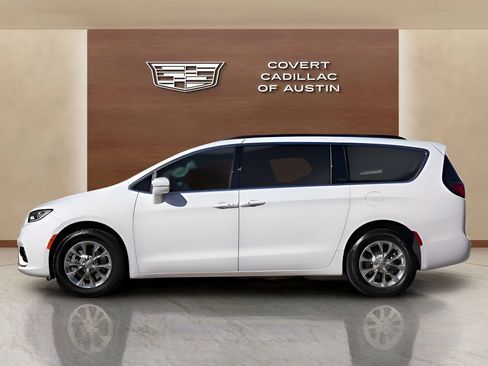 Used 2022 Chrysler Pacifica Touring-L AWD/4WD image 5