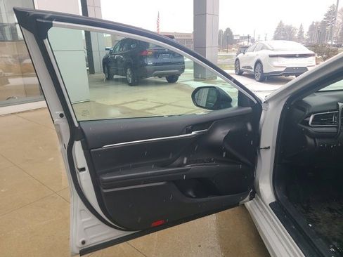 Used 2023 Toyota Camry SE image 17
