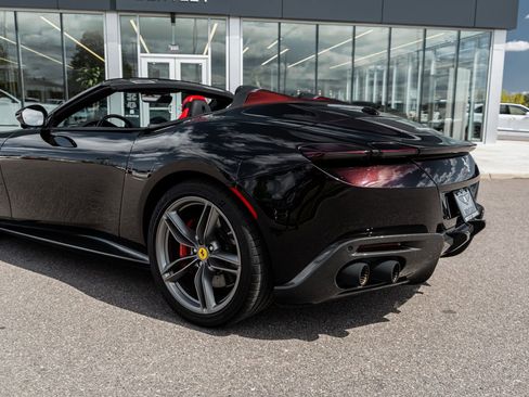 Used 2024 Ferrari Roma Spider RWD image 9