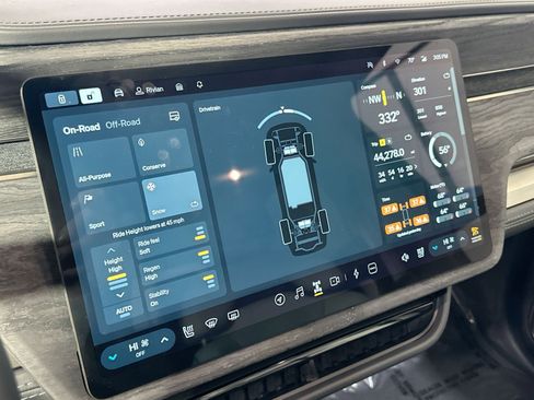 Used 2022 Rivian R1T Adventure image 23