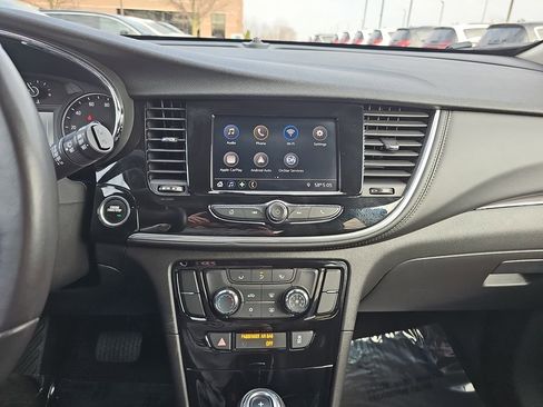 Used 2022 Buick Encore Preferred image 19