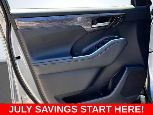 Used 2022 Toyota Highlander Platinum AWD/4WD image 23