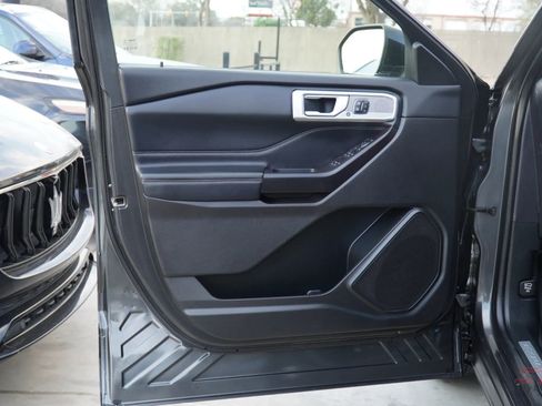 Used 2020 Ford Explorer Limited w/ Class III Trailer Tow Package image 13