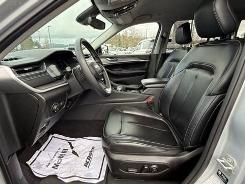 Used 2023 Jeep Grand Cherokee Limited image 12