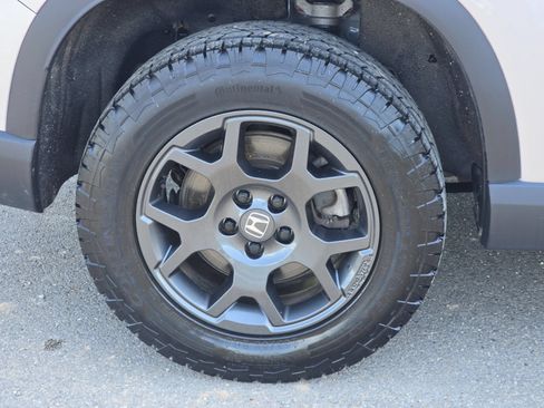 Used 2025 Honda Pilot TrailSport image 10