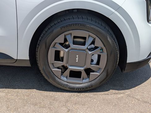 Used 2025 Kia Carnival EX FWD image 7