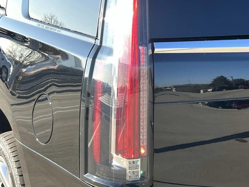 Used 2020 Cadillac Escalade Premium Luxury image 10