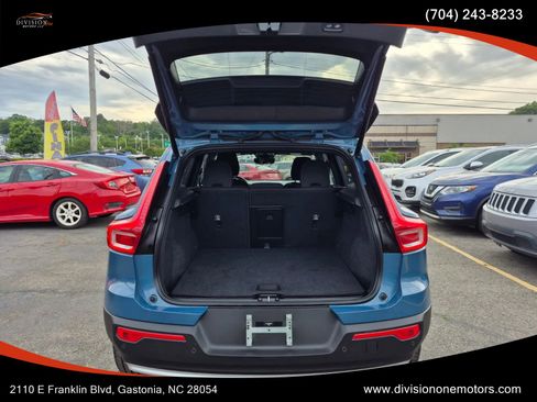 Used 2024 Volvo XC40 B5 Core AWD/4WD image 6