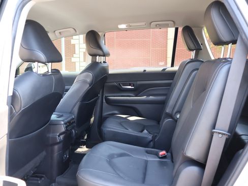 Used 2024 Toyota Grand Highlander Limited image 23