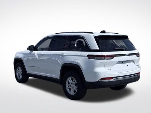 Used 2023 Jeep Grand Cherokee Laredo w/ Luxury Tech Group I AWD/4WD image 7