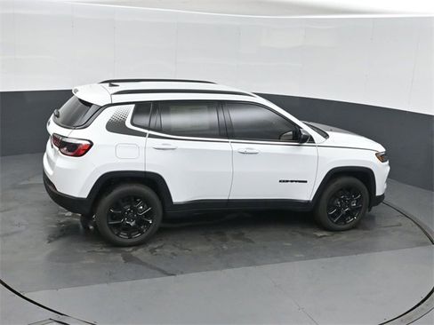 New 2026 Jeep Compass Latitude image 29