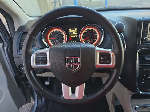 Used 2016 Dodge Grand Caravan SXT w/ Rear Park Assist Package image 13