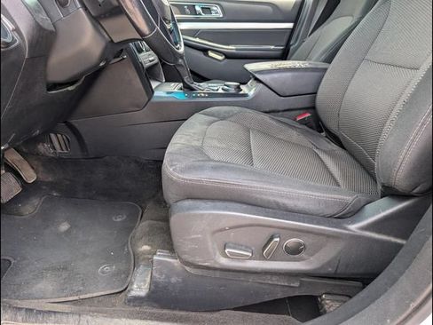 Used 2016 Ford Explorer XLT AWD/4WD image 9