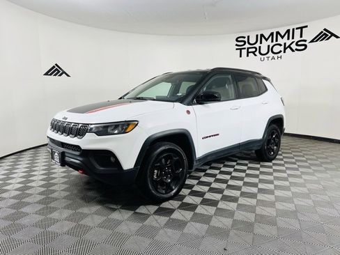 Used 2023 Jeep Compass Trailhawk image 2