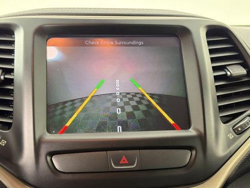 Used 2016 Jeep Cherokee Limited image 23