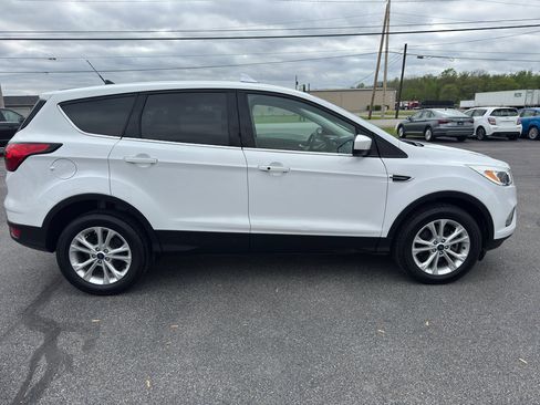 Used 2019 Ford Escape SE AWD/4WD image 2