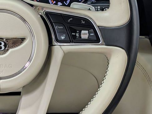 Used 2018 Bentley Bentayga AWD/4WD image 36